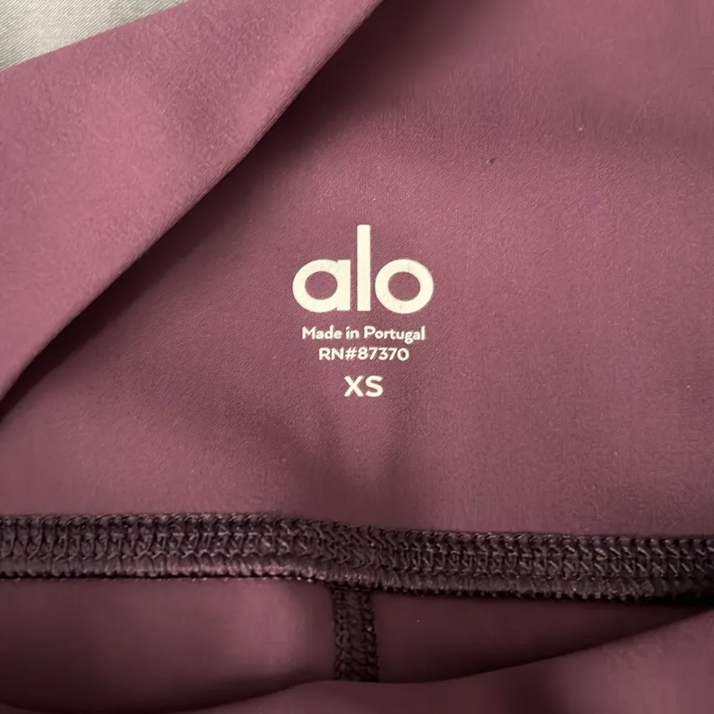 Alo High Waist Ripped Warrior Leggings Size XS Purple - Image 3