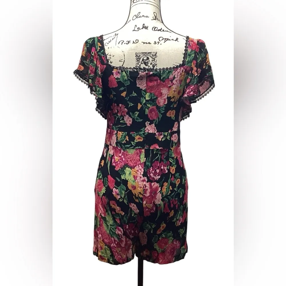 BCBGMAXAZRIA floral romper. Medium - Image 11