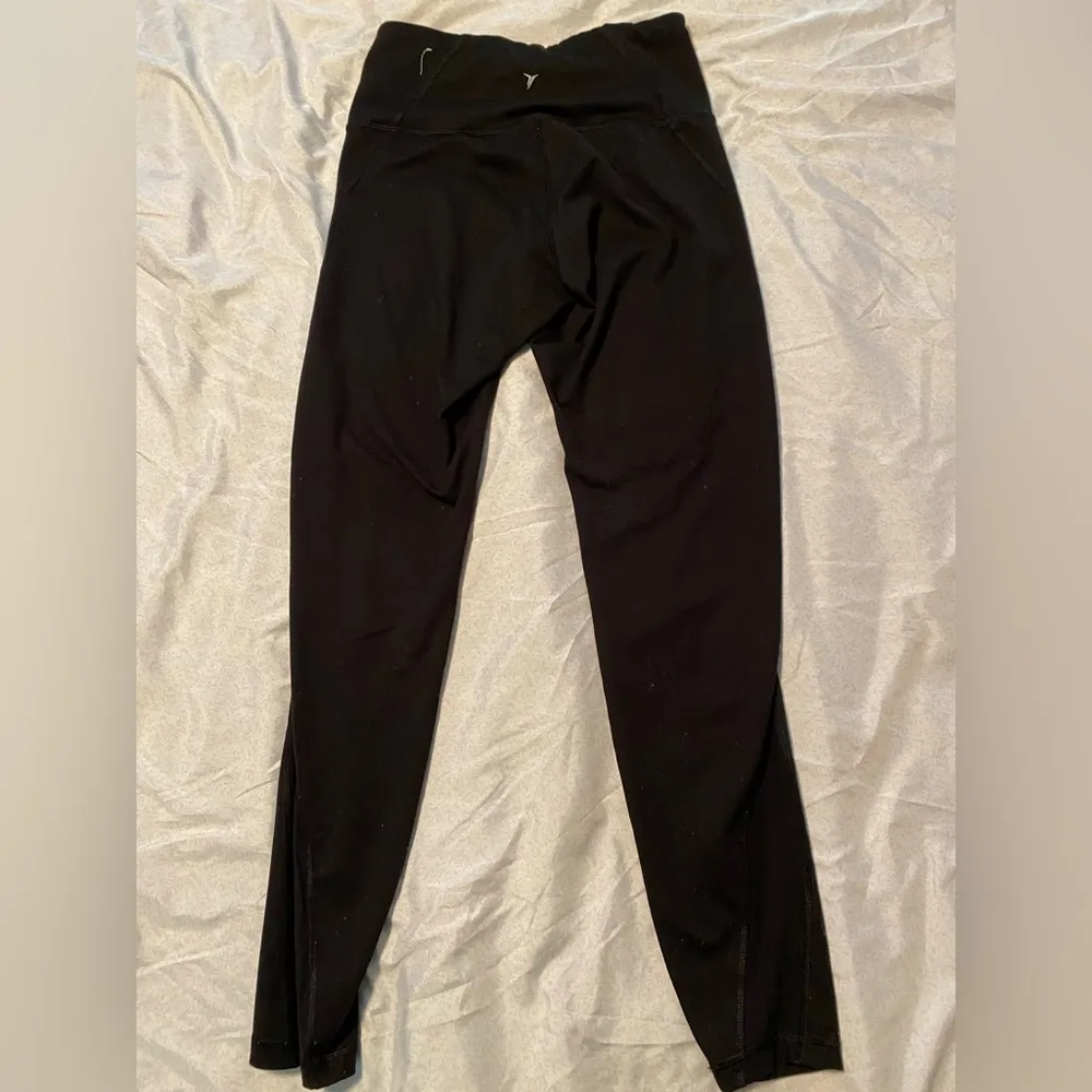 Old navy black elevate leggings with mesh on legs - Image 3