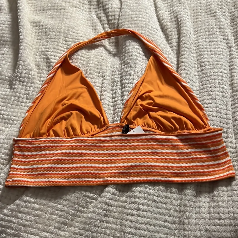 H&M 3X knitted orange stripe cropped halter top - Image 3