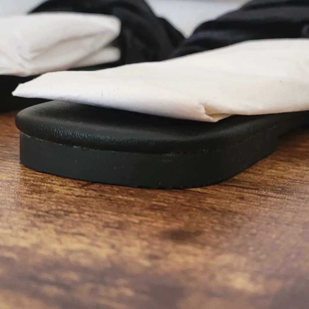 H&M Women's Velour slides - Image 5