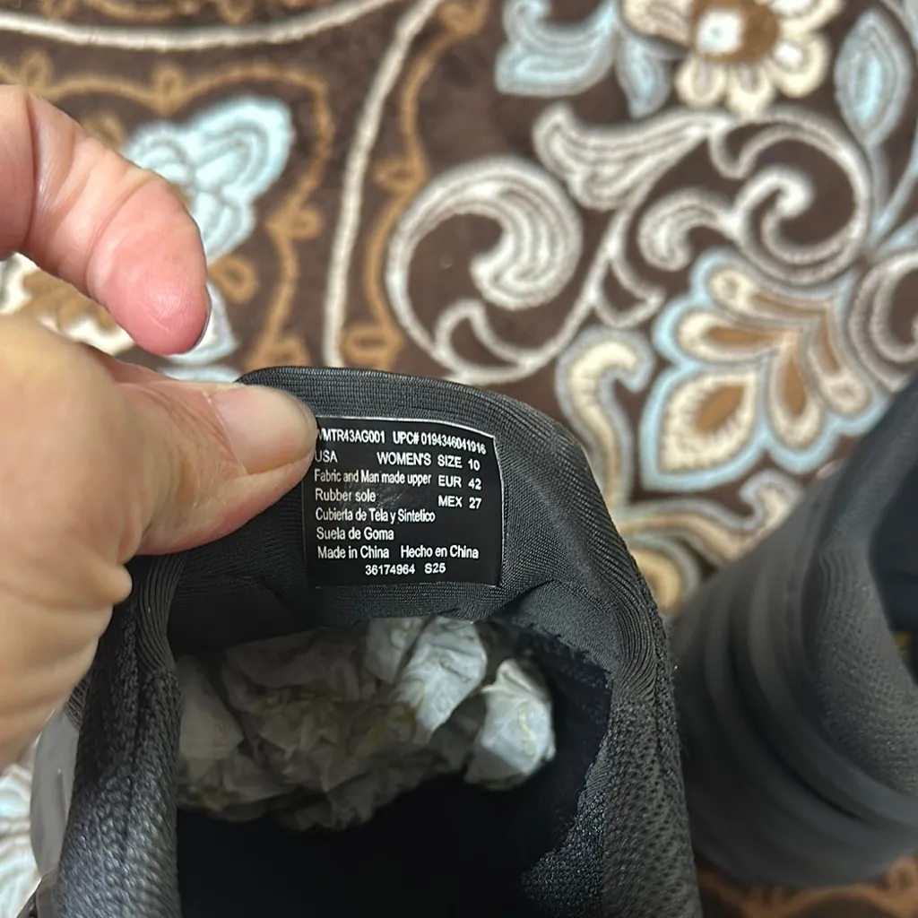 Tredsafe Sleek Black Athletic Shoes with Breathable Mesh Upper anti slip unisex Size 10 - Image 10