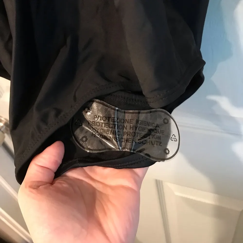 Meet.Curve Women's 3X NWT Black Ruffled Top Straps Padded One Piece Swim Suit - Image 5