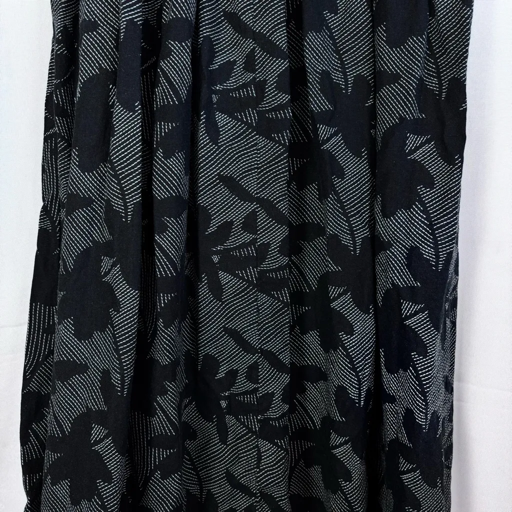 Universal Thread linen blend midi tiered skirt in black and gray pattern Size S - Image 5