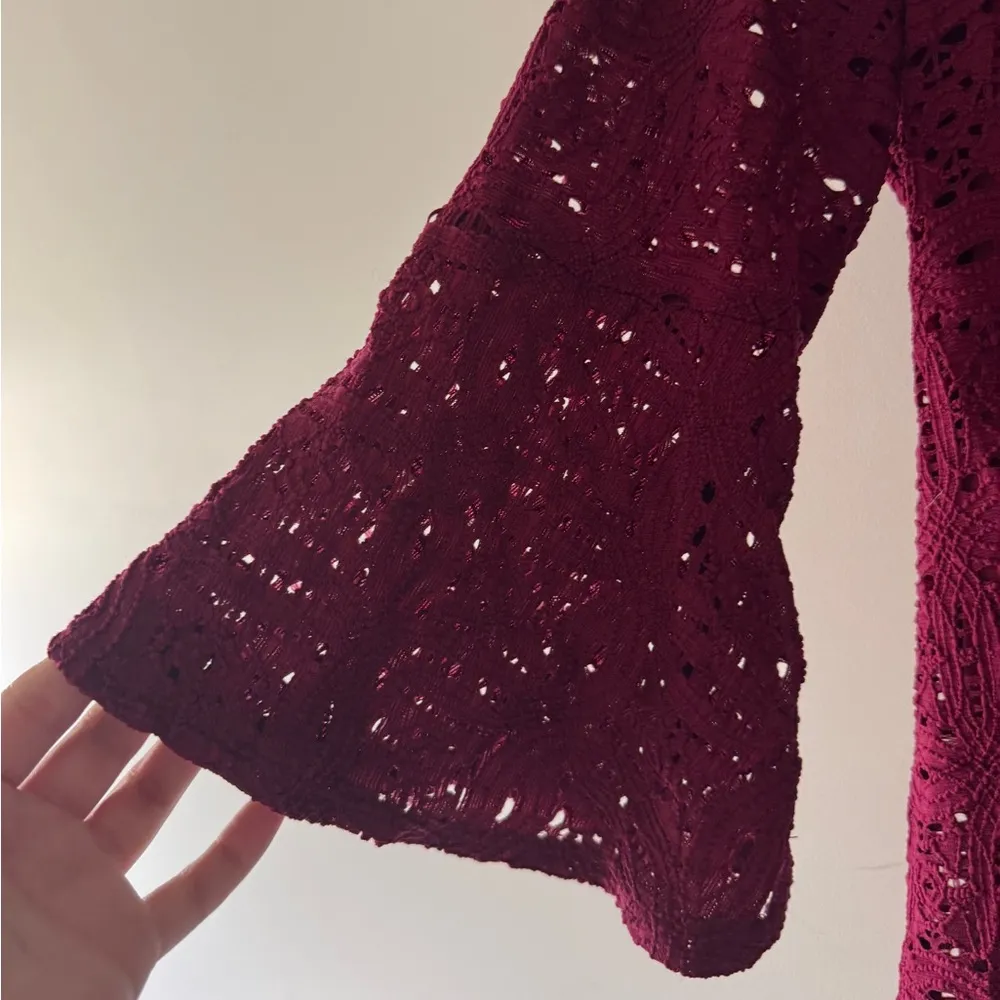 Roz & Ali Lace Lined Dress Burgundy Bell Sleeve - Image 3