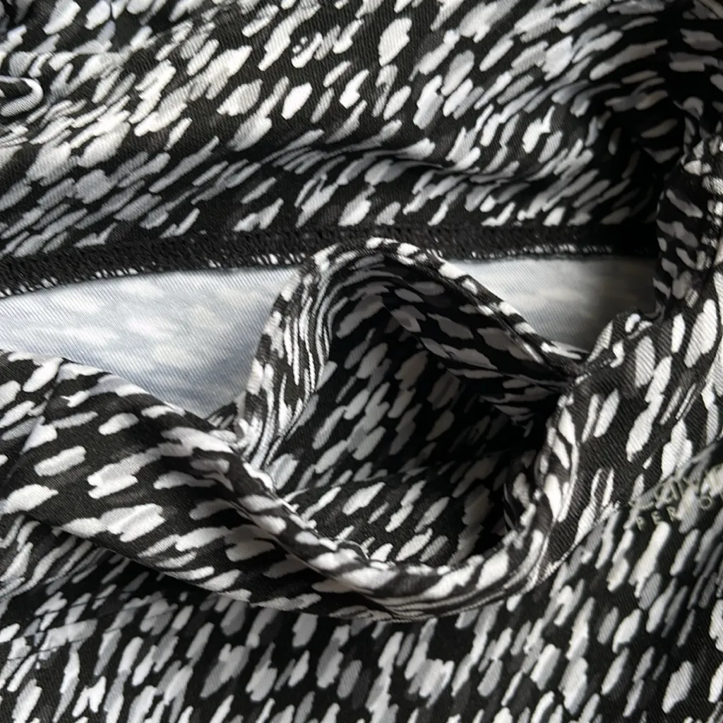 CALVIN KLEIN Performance Meteor Print Crop Leggings Size Medium - Image 14