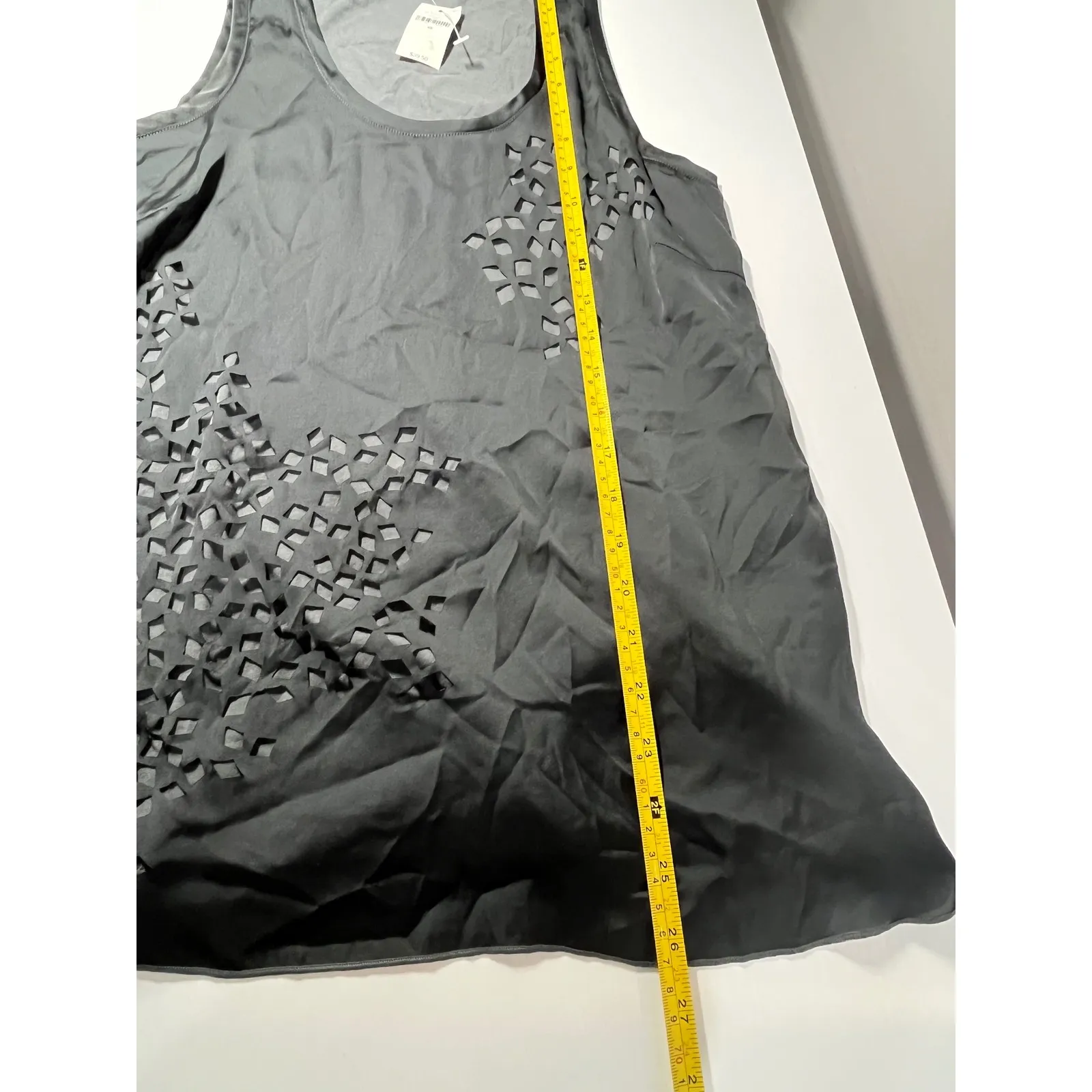 Gap Women Black Racerback Tank Top Cutout Detail Athletic Casual Size XS new - Image 9