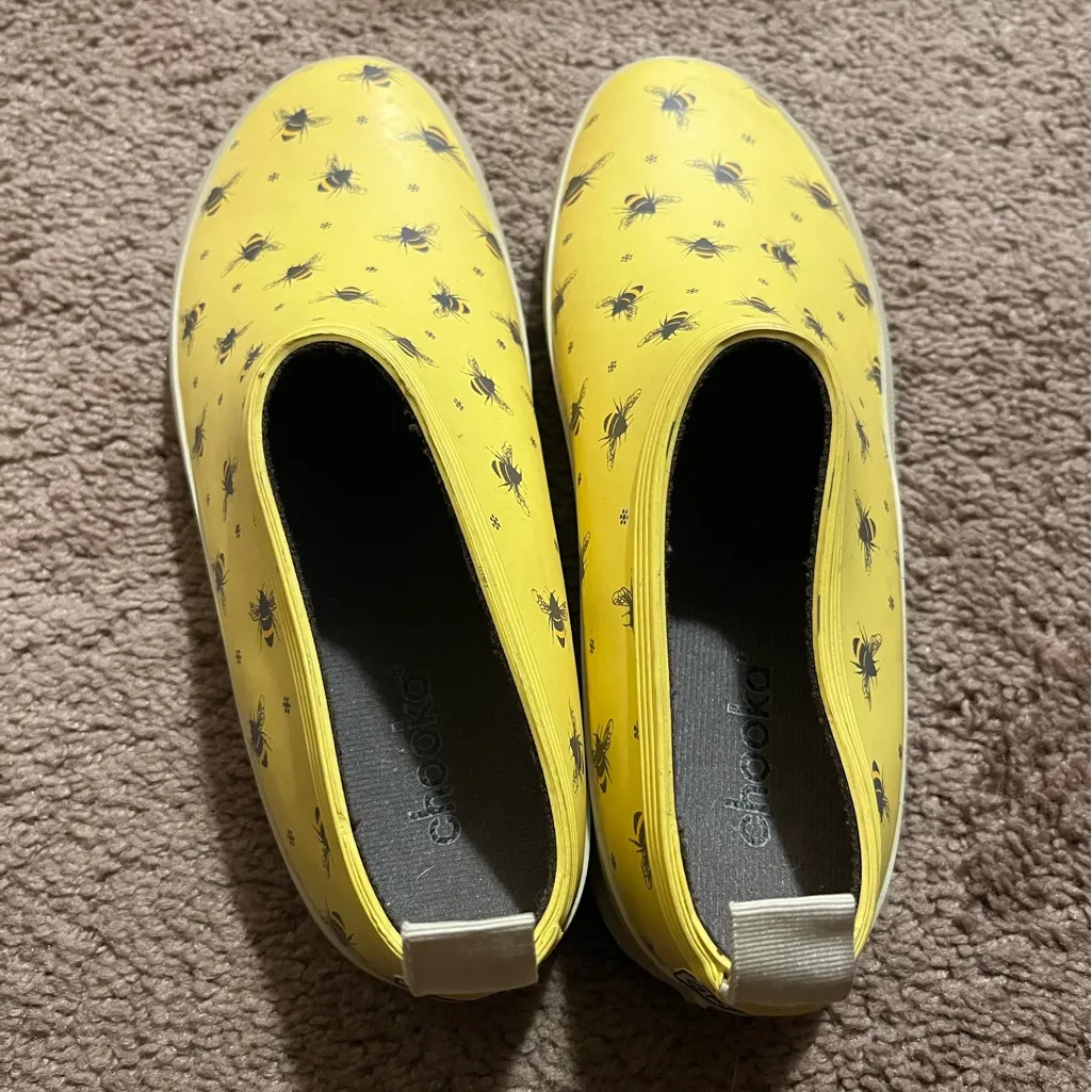 Chooka Yellow, Black, and Tan  Clogs with Bee Design - Image 3