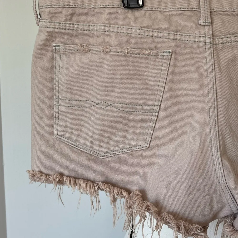 Lucky Brand distressed shorts in a size 14/32 - Image 14