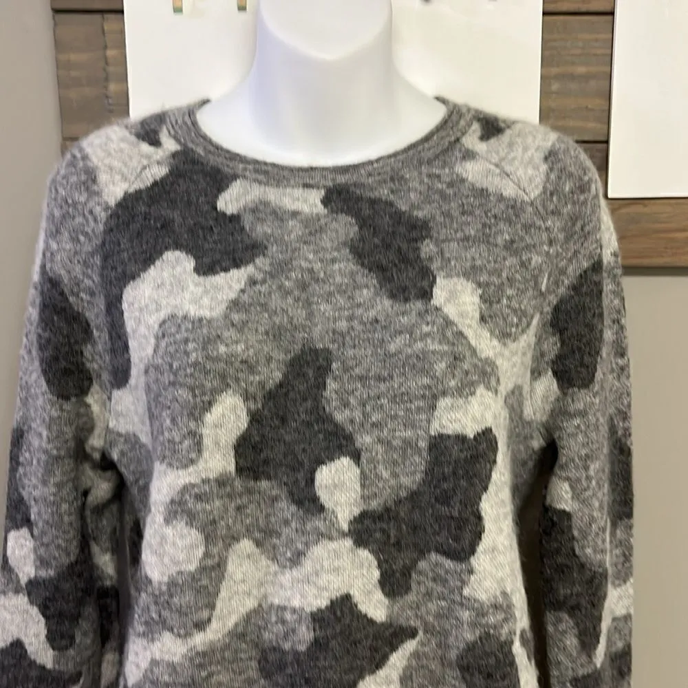 Athleta Undercover Gray Camo High Low Long Sleeve Wool Blend Sweater- Small - Image 3