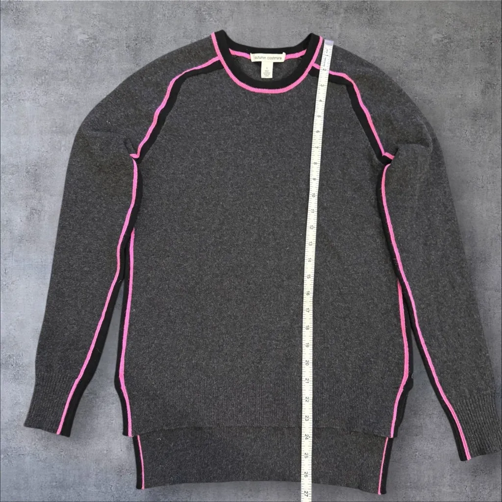 AUTUMN CASHMERE Sheepskin on 🔺hem. Cashmere Raglan Sweater Charcoal/Pink Size S - Image 7