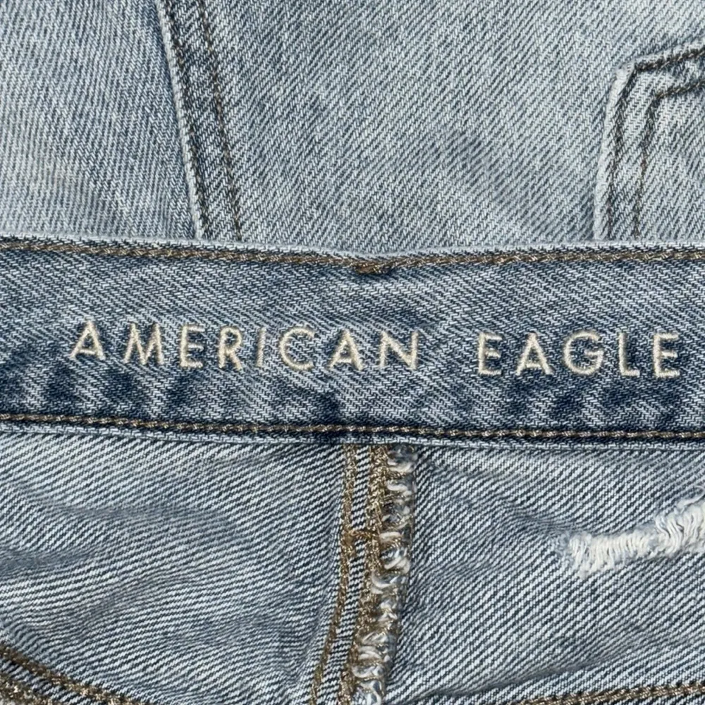American Eagle 90s Boyfriend Distressed Denim Shorts Light Wash Women’s 12 - Image 6