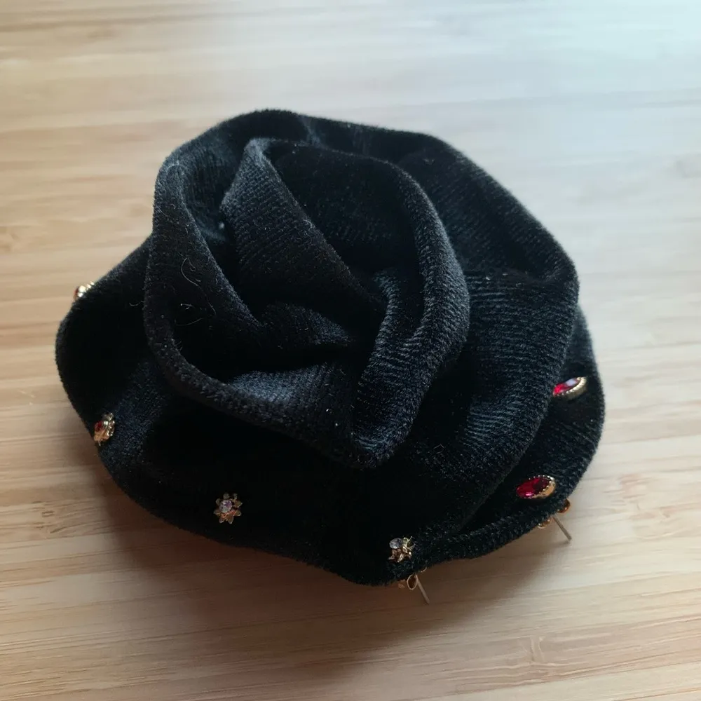 Free People Rosette Stud Pack - Black/Red/Gold - NWT‎ - Image 7