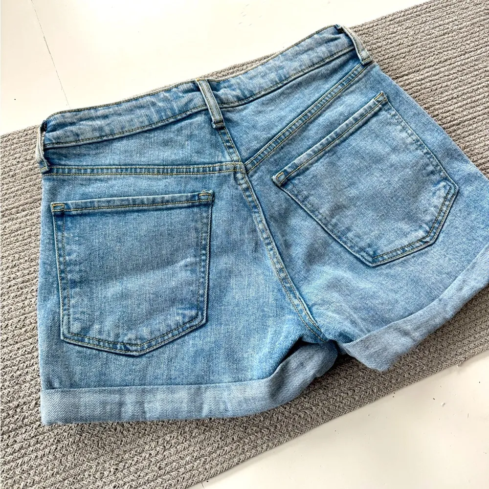 Old Navy Medium Blue Denim High Rise O.G. Straight Rolled Hem Jean Shorts Sz 6 - Image 8