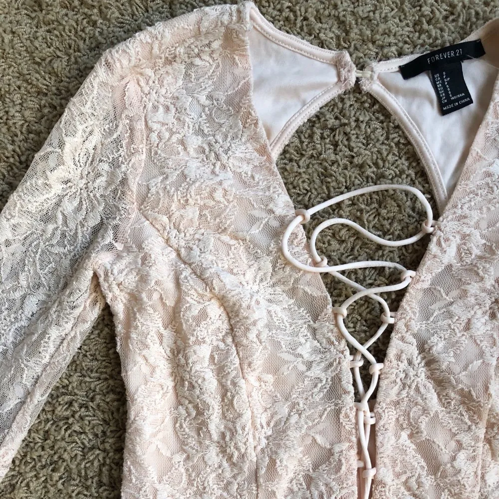 F21 New bellsleeve floral lace crochet romper Sz S - Image 13