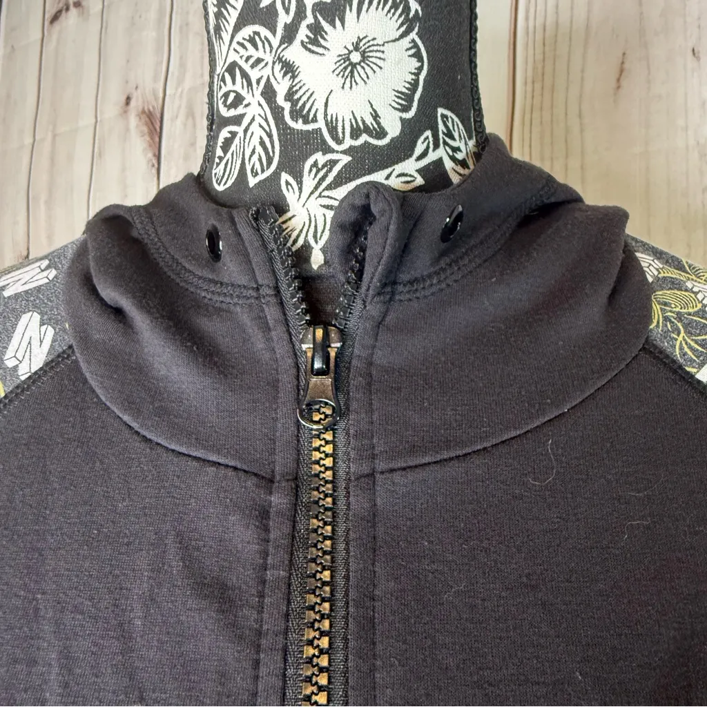 TORRID x DISNEY - MINNIE MOUSE Black & Neon Yellow Active Zip Hoodie - Image 5