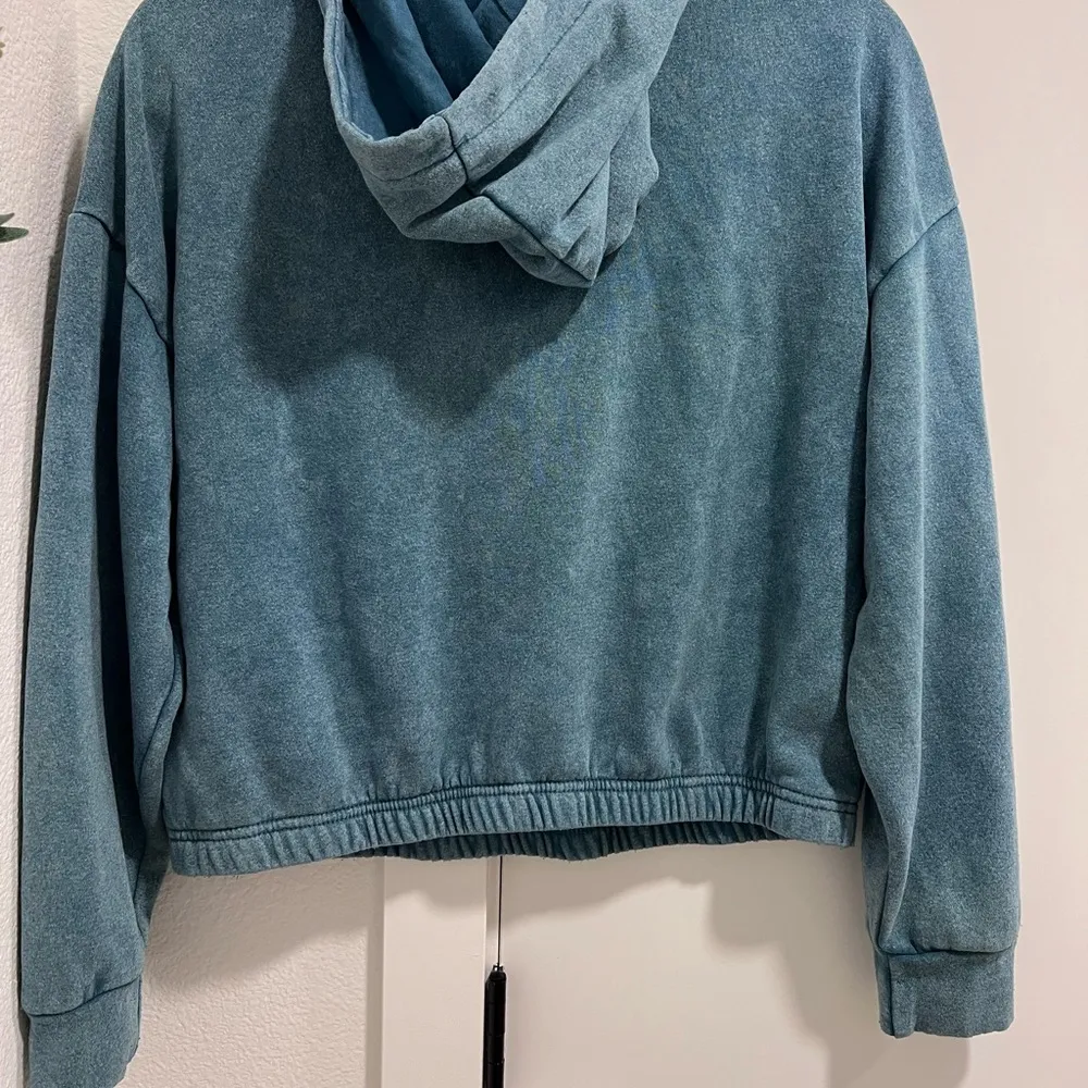 Hippie Rose Junior turquoise crop sweater with zipper pockets - Image 4