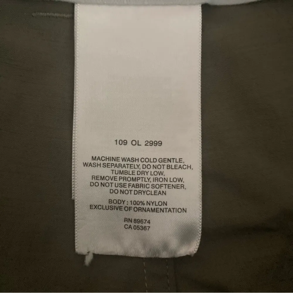 Mountain Hardwear Olive Green Lightweight Hiking Shorts Size 8 - Image 4