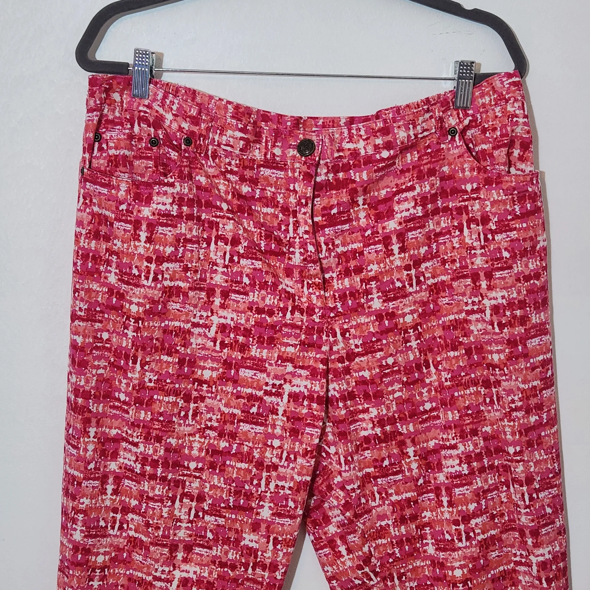 Ruby Rd. Pink Print Tapered Leg Cropped Pants Size 18 Pink Capri Pants - Image 2