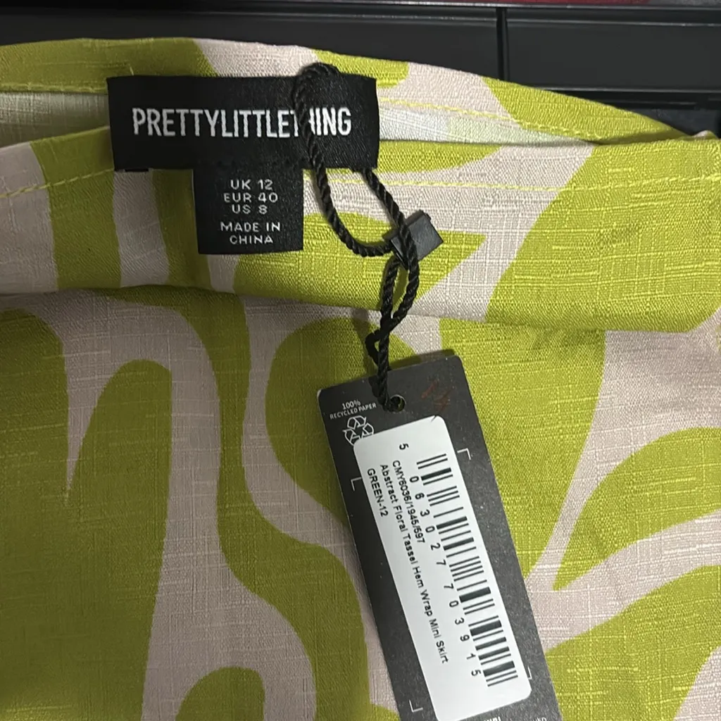 Pretty Little Thing  Lime Patterned Mini Skirt - Image 4