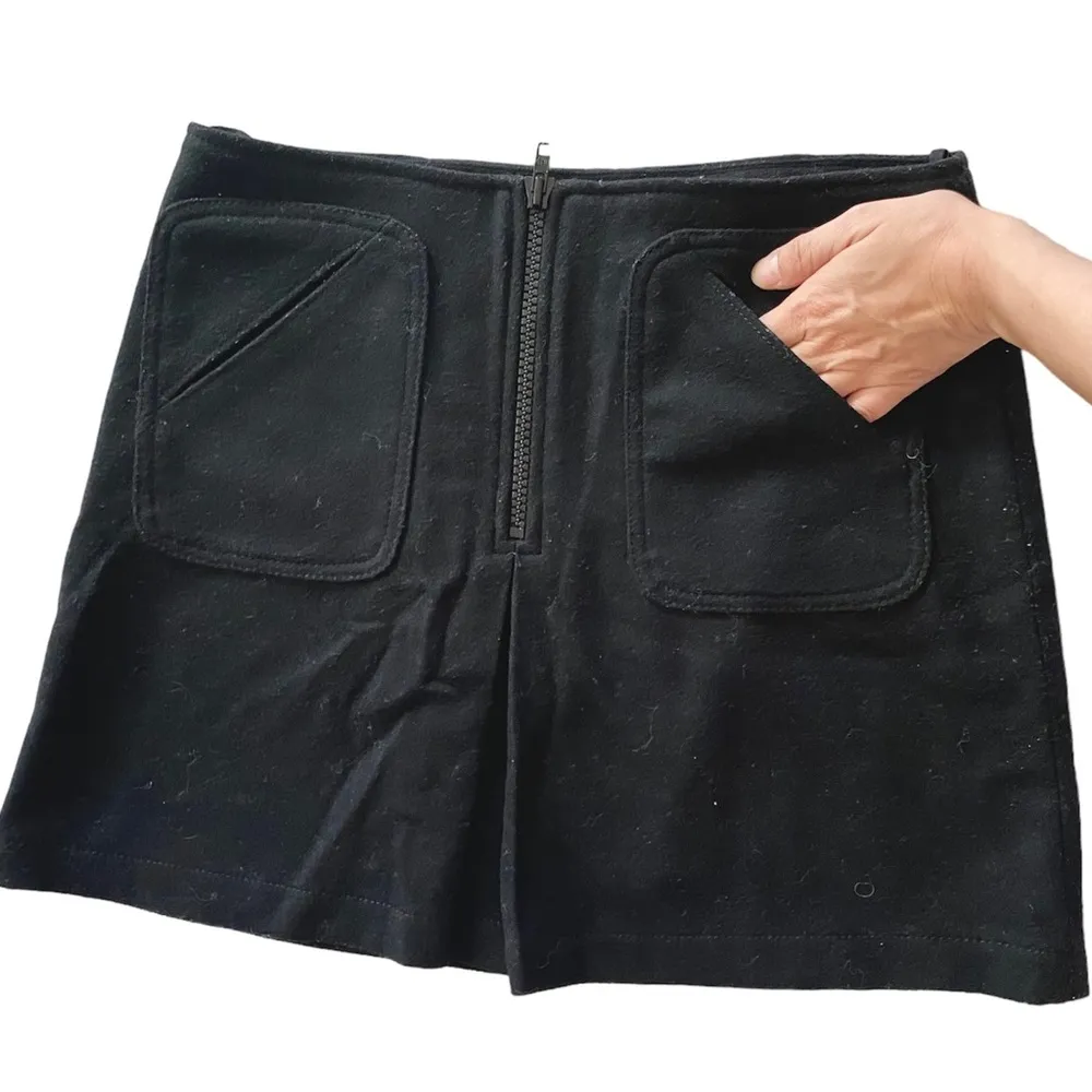 Black wool mini skirt, pockets & zipper in front - Image 5