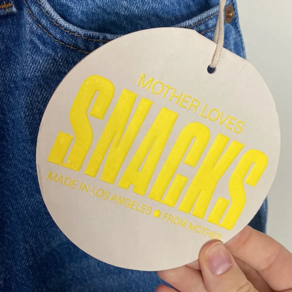 Mother SNACKS! High Waisted Twizzy Skimp tapered straight leg jeans size 26 - Image 15