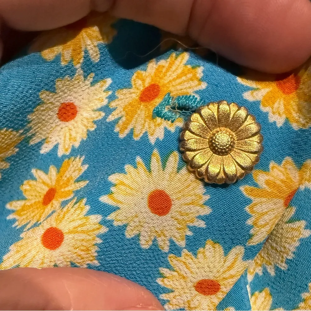 Vintage polyester daisy print Floral Button - Image 5