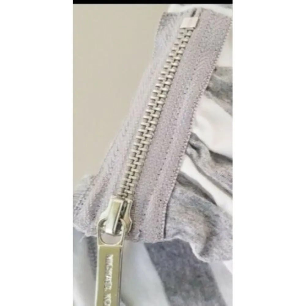 𝅺Michael Kors Grey with White stripes Knit Top Size Small - Image 6