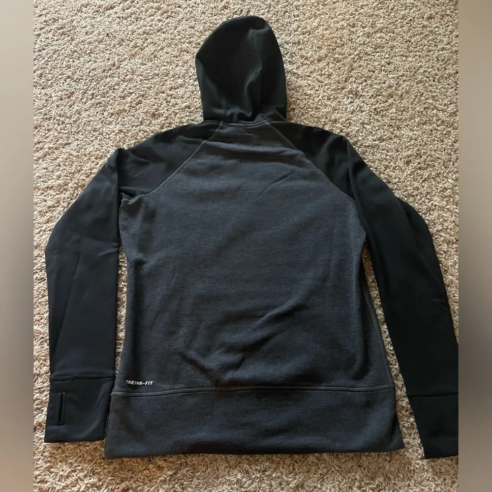 Nike  thermafit sweatshirt size medium - Image 3