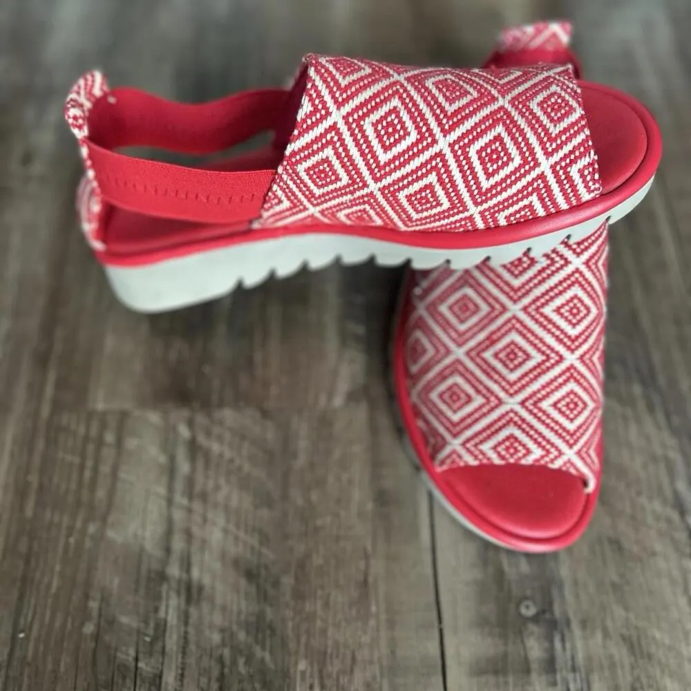 Skechers Open Toe Slip On Comfort Shoes Women’s Sz 8 - Jigsawed Red Pattern - Image 3