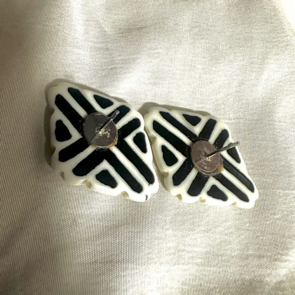 Black and white cross design earrings - Image 6