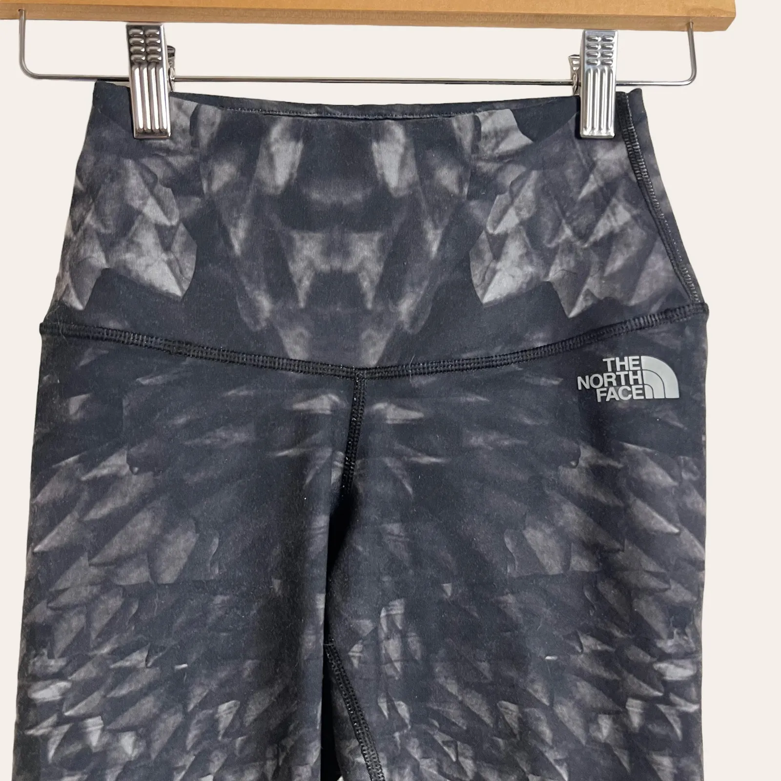 The North Face Flashdry Black Print High Waist Athletic Leggings Size XS - Image 2