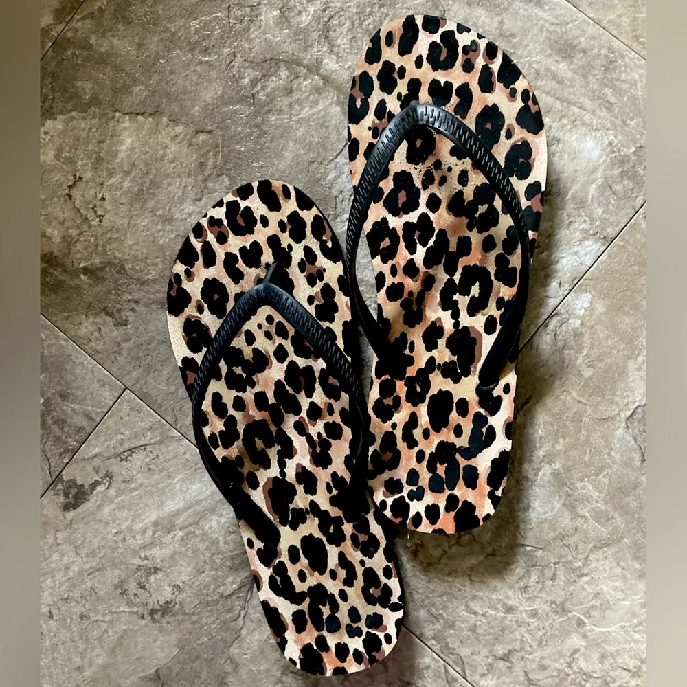 Leopard Print Flip Flops Size 8 Tan - Image 4