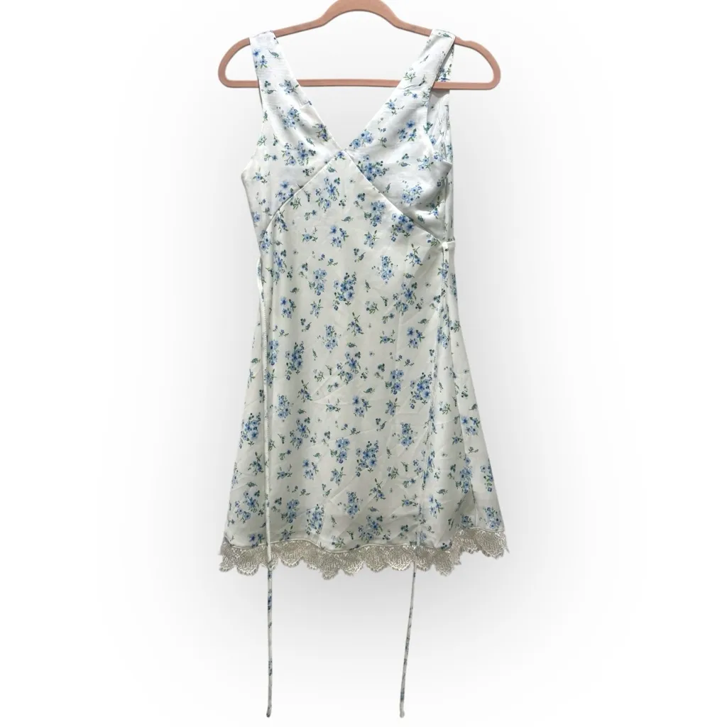 Madden Girl Ivory and Blue Floral Satin Mini Dress – Size Small – NWT - Image 3