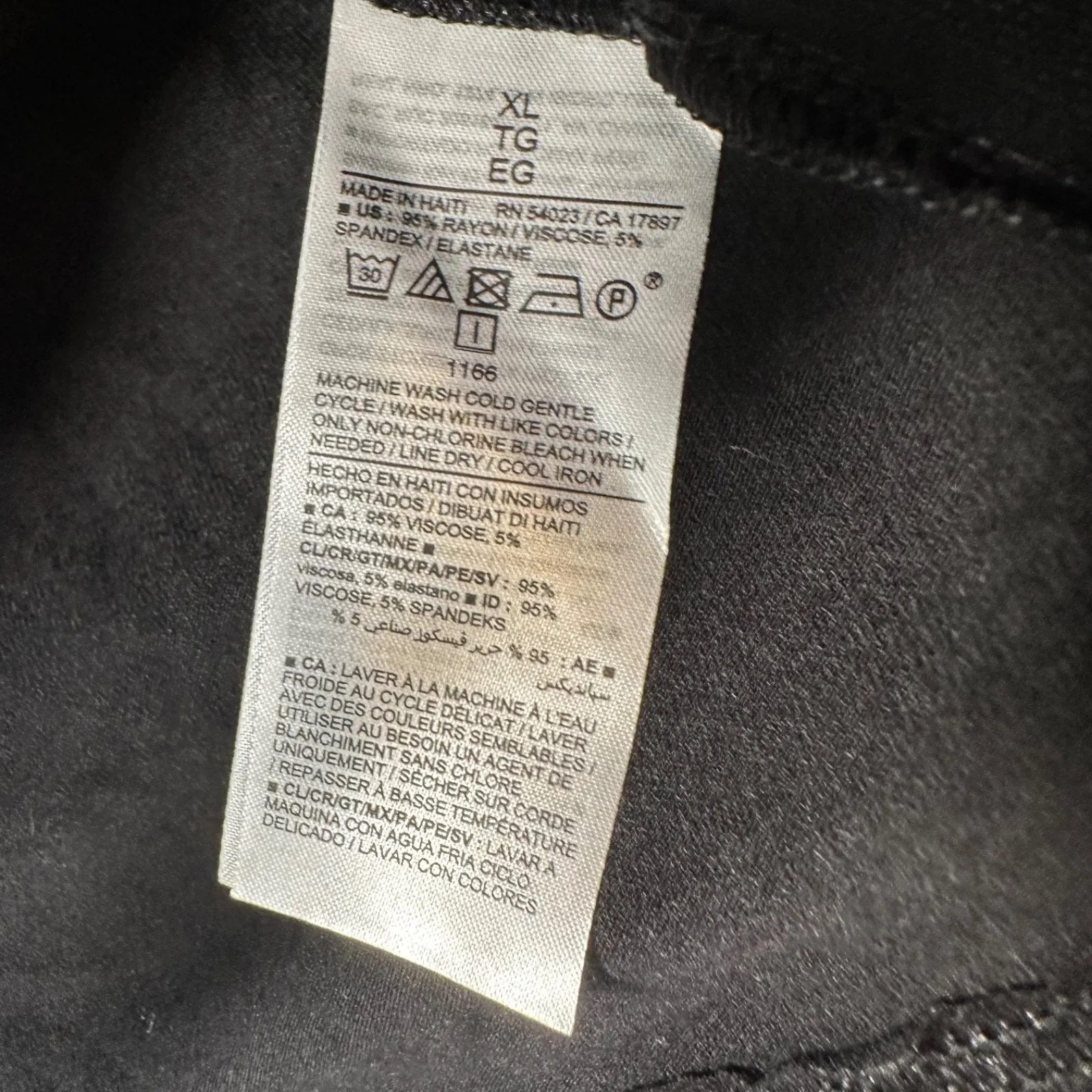 Old Navy Luxe V-Neck Black T-Shirt Women's X-Large Short Sleeve V-Neck New - Image 6