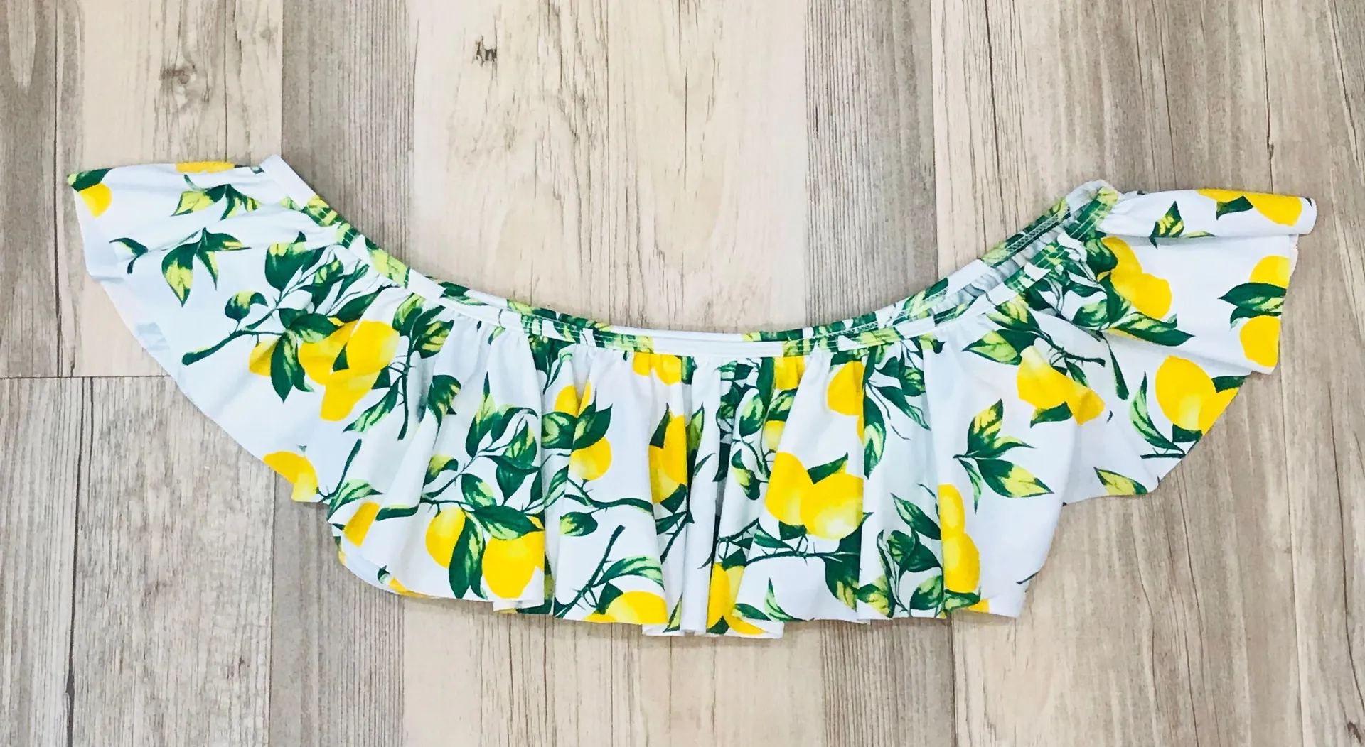 Cabana Del Sol  Lemon Ruffle Ruched Bikini top size Medium. - Image 3