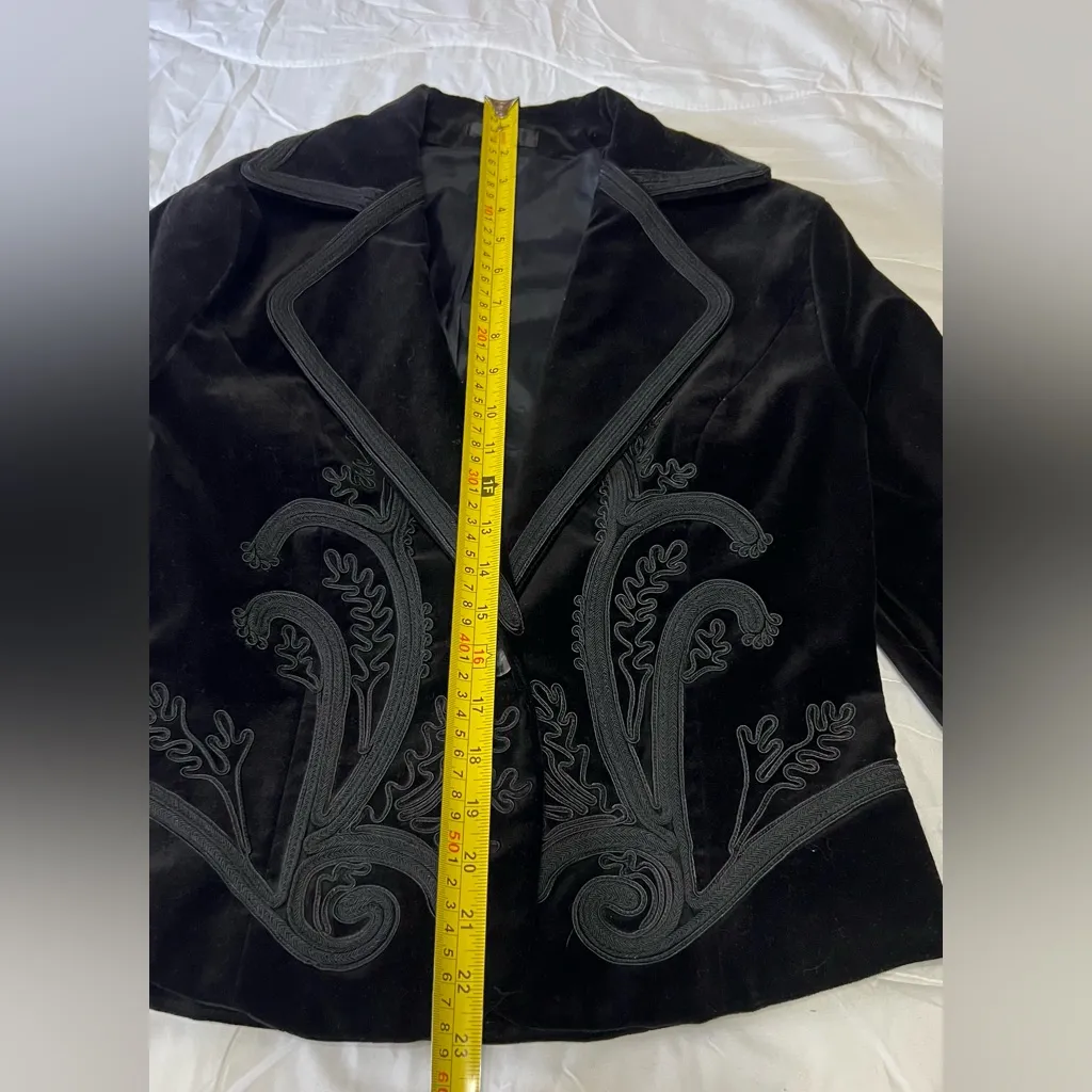 Reba Black Velvet Embroidered Blazer - Image 4