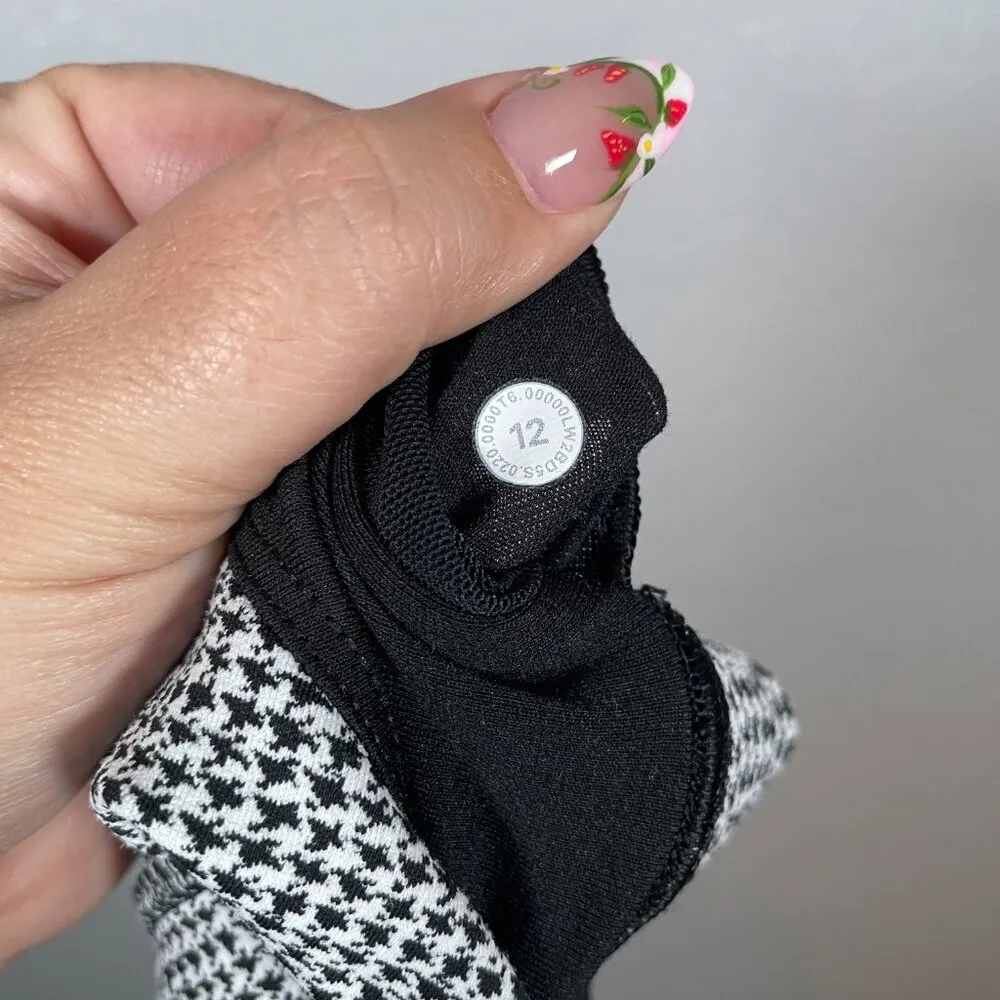 Lululemon Women 12 White Black Houndstooth Energy Sports Bra Athletic Workout - Image 7