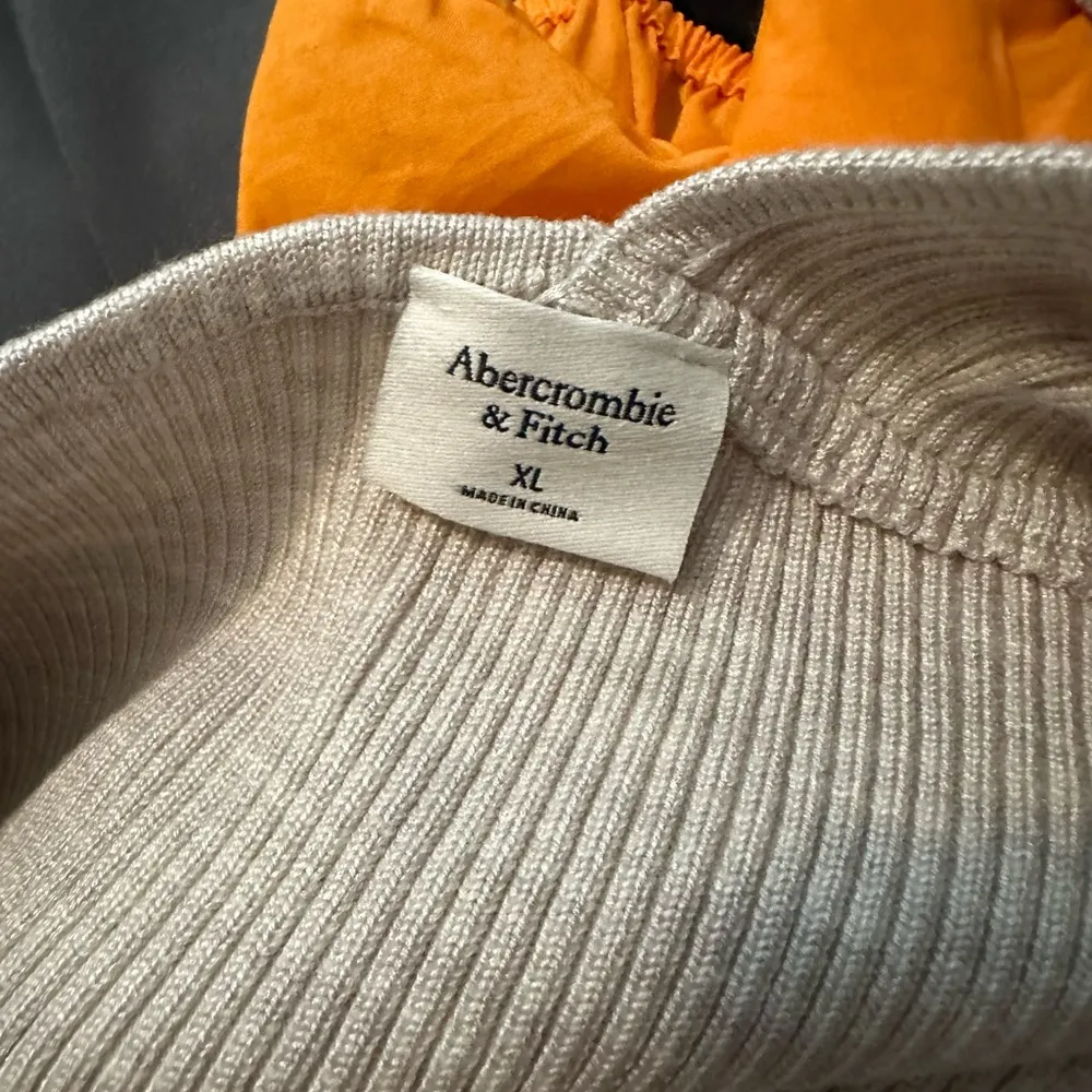 NWT Abercrombie & Fitch Asymmetrical One Shoulder Sweater Size XL - Image 4