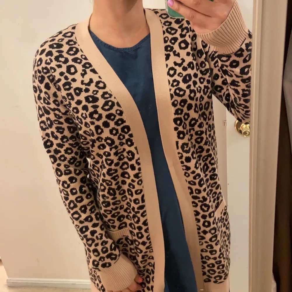 Nicole Miller leopard print cardigan. Xs - Image 8