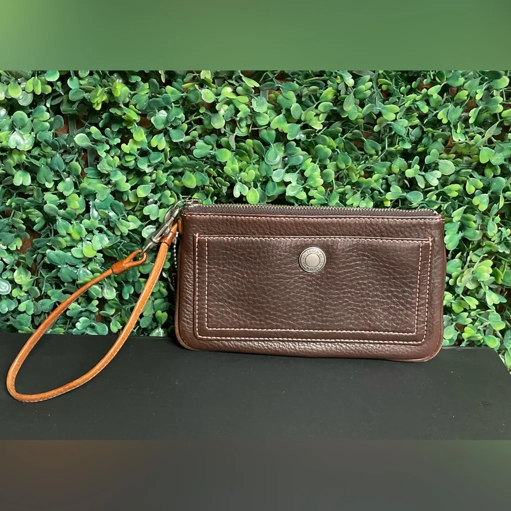 Coach - Vintage Brown Pebbled Leather Zip Wristlet W/ Hangtag & Pink Stitching - Image 7
