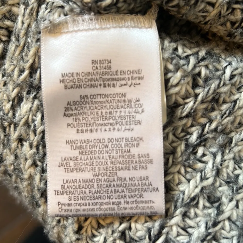 Crewneck Long Sleeve Sweater Size Small - Image 8