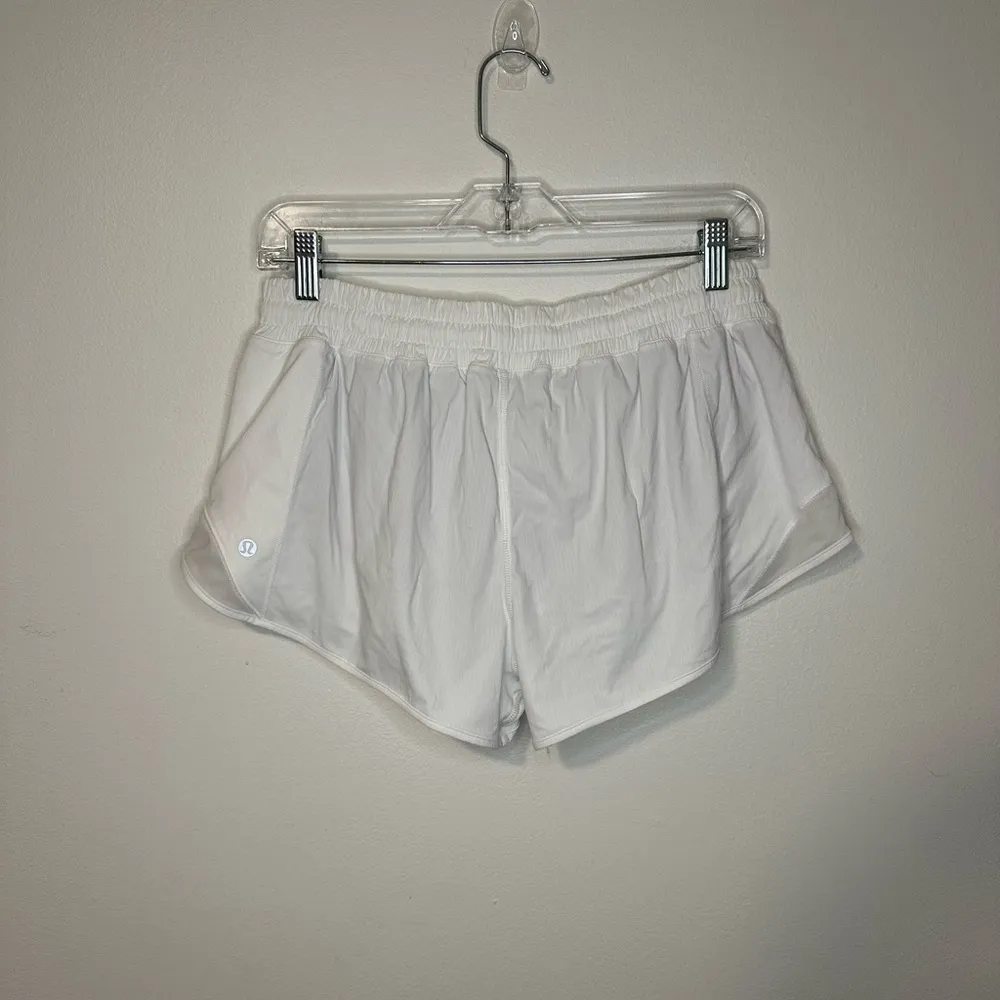 lululemon Hotty Hot Low Rise Lined Short 2.5" White Size 10 Regular - Image 4