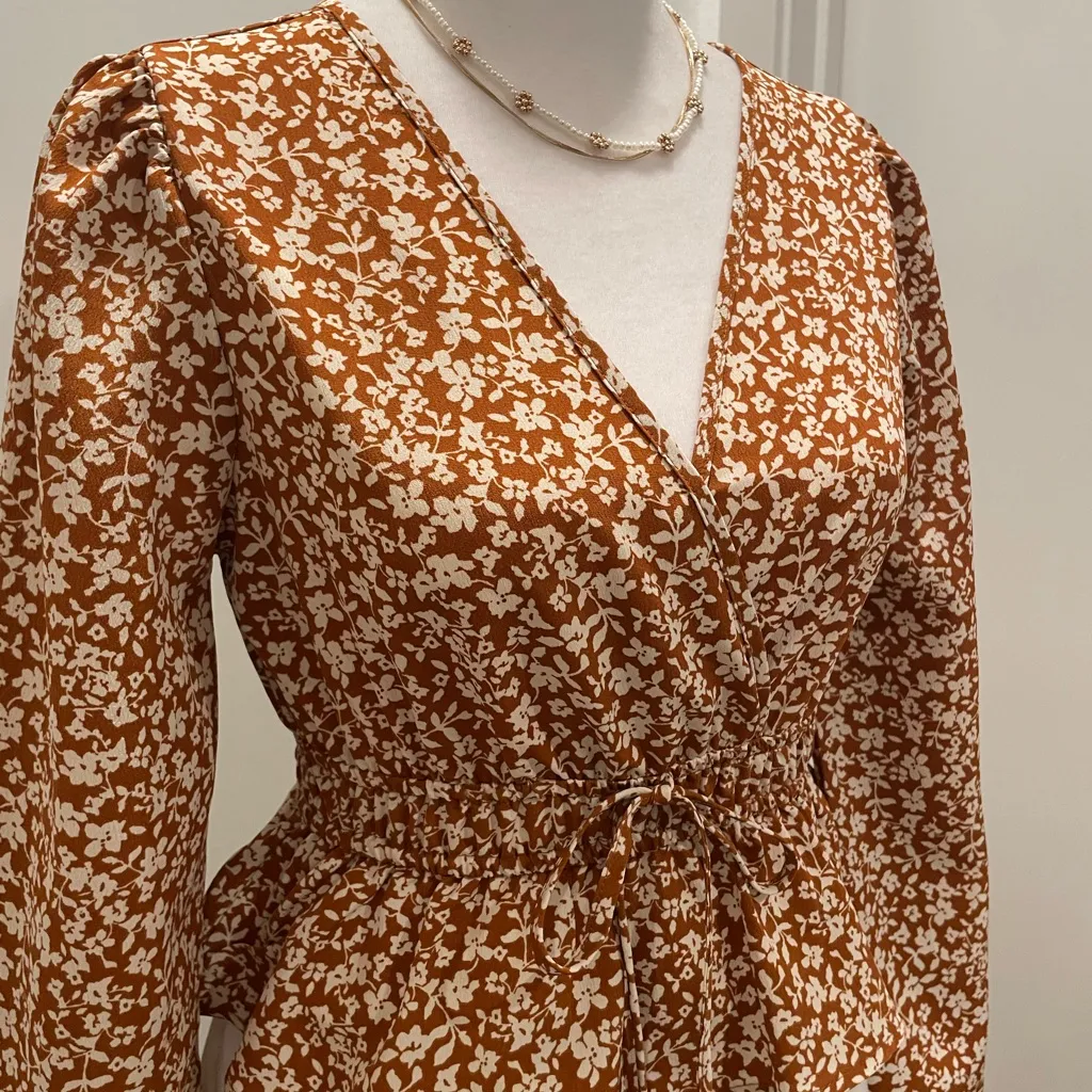 LIKE NEW Timing Rust Orange & White Floral Print Long-Sleeve Crop Blouse - S - Image 4