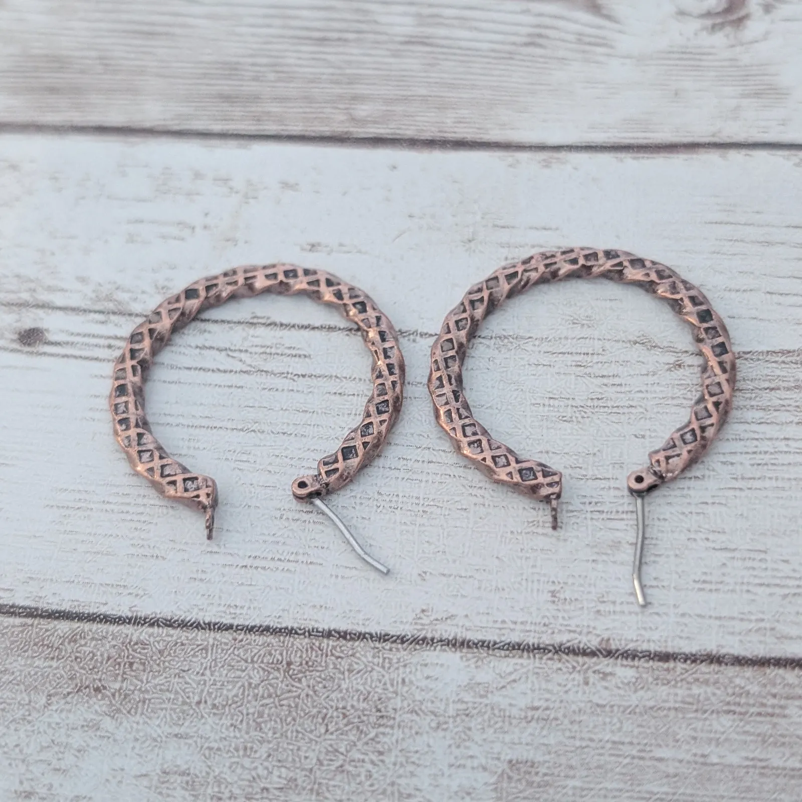 Vintage Earrings for Pierced Ears Copper Tone Patterned Hoops Stylish - Image 4