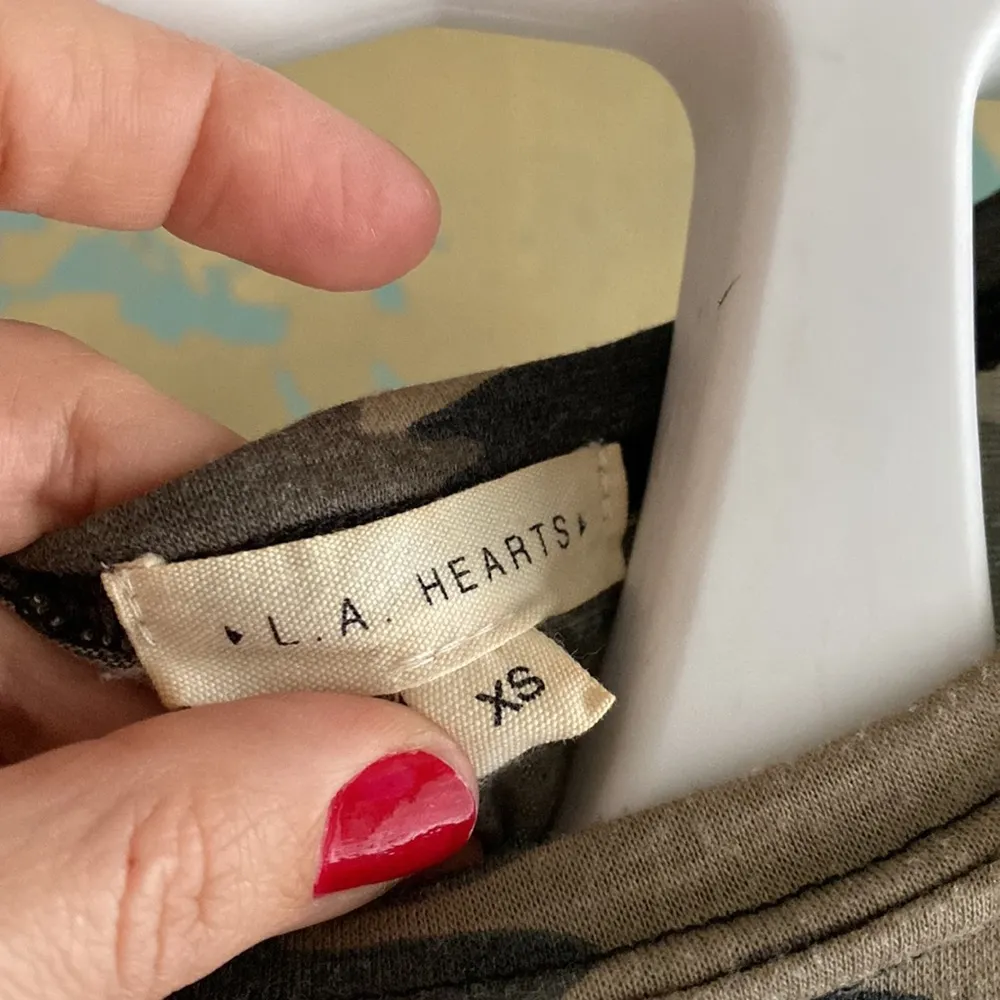 Camo rose cropped tee - Image 3