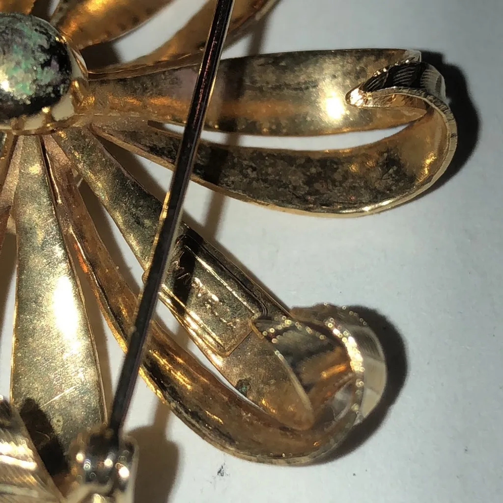 Marvella Vintage Gold Tone 3D Flower Retro Boho Brooch Shoulder Pin - Image 6