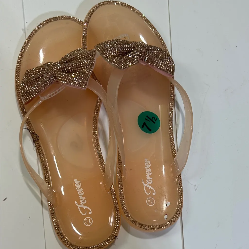 Forever  Glitter Bow Sandals in Tan - Image 9