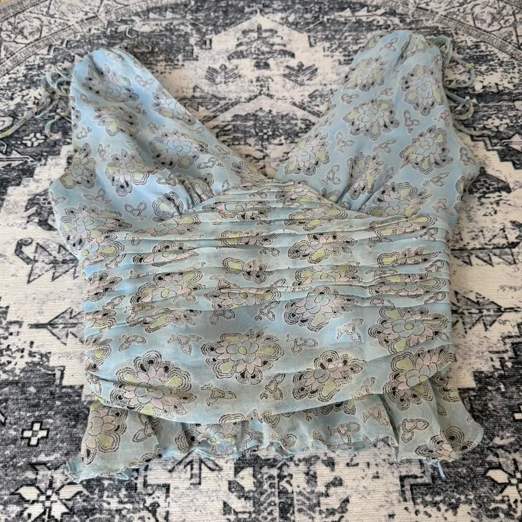 Y2k LAUNDRY by Shelli Segal Baby Blue Silk Floral Ruched Crop Top - Size 0 - Image 3