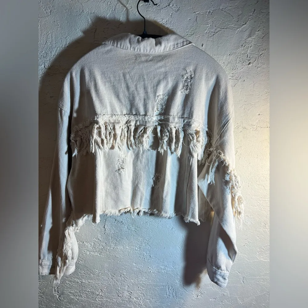 POL  NWT fringe denim jacket, cream colored, distressed, small but oversized - Image 12